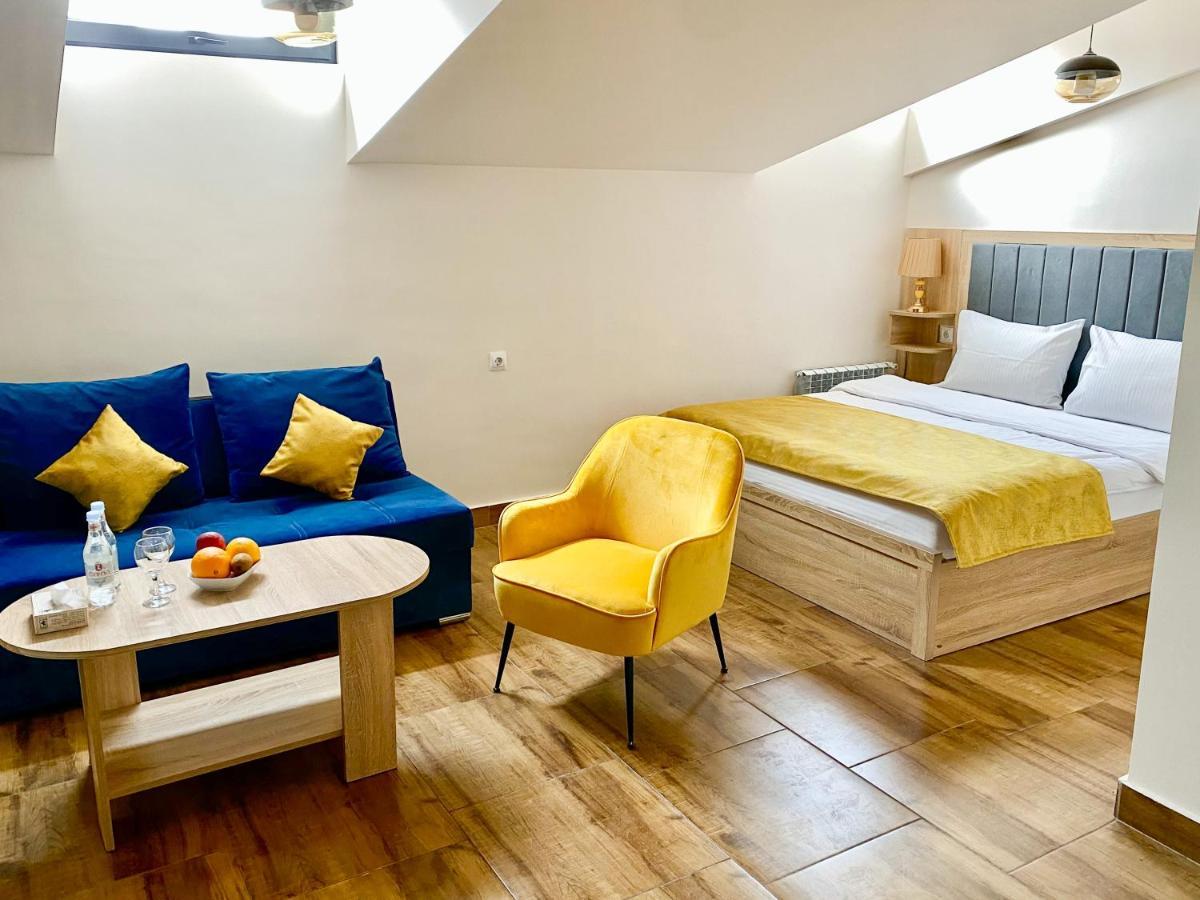 Alex Hotel Єреван Екстер'єр фото