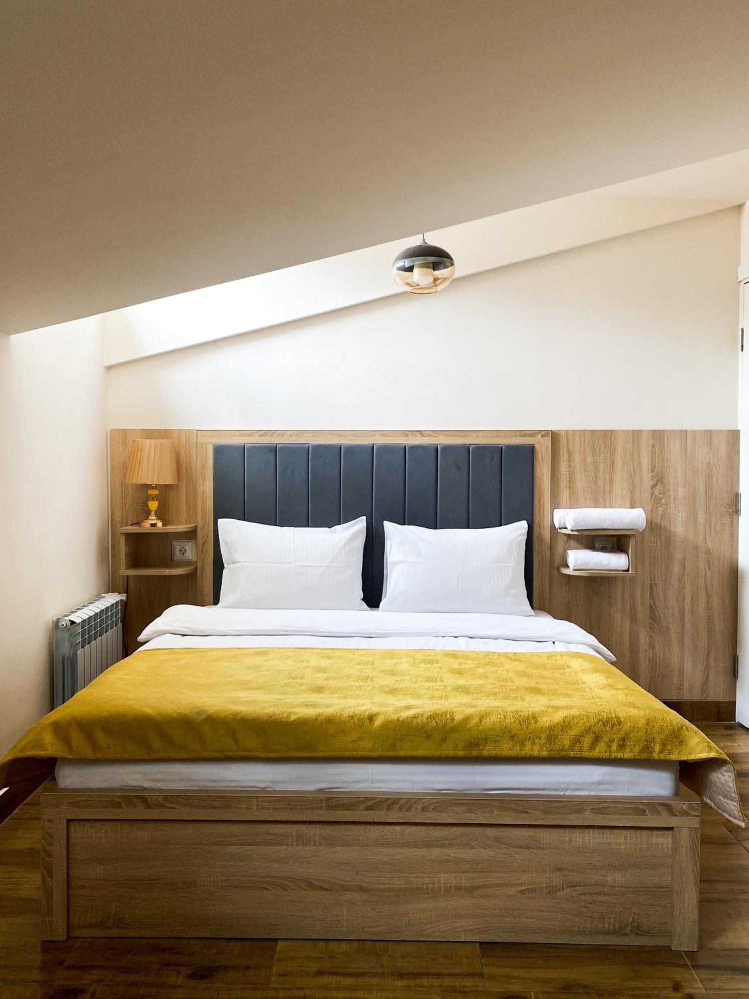 Alex Hotel Єреван Номер фото