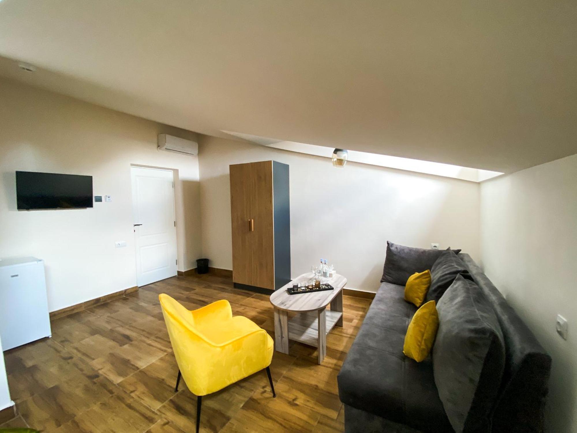 Alex Hotel Єреван Номер фото